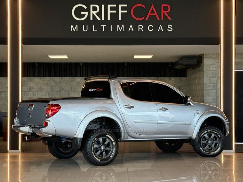 MITSUBISHI L200 TRITON 3.2 HPE 4X4 CD 16V TURBO INTERCOOLER 2016/2017 GRIFFCAR MULTIMARCAS DOIS IRMÃOS / Carros no Vale MITSUBISHI L200 TRITON 3.2 HPE 4X4 CD 16V TURBO INTERCOOLER 2016/2017 GRIFFCAR MULTIMARCAS DOIS IRMÃOS / Carros no Vale