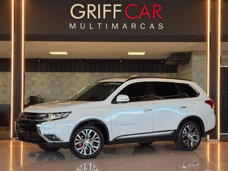 MITSUBISHI OUTLANDER 2.2 4X4 16V 2015/2016 GRIFFCAR MULTIMARCAS DOIS IRMÃOS / Carros no Vale