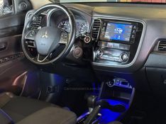 MITSUBISHI OUTLANDER 2.2 4X4 16V 2015/2016 GRIFFCAR MULTIMARCAS DOIS IRMÃOS / Carros no Vale