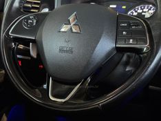 MITSUBISHI OUTLANDER 2.2 4X4 16V 2015/2016 GRIFFCAR MULTIMARCAS DOIS IRMÃOS / Carros no Vale