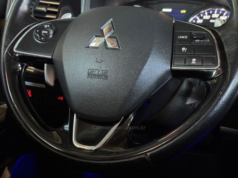 MITSUBISHI OUTLANDER 2.2 4X4 16V 2015/2016 GRIFFCAR MULTIMARCAS DOIS IRMÃOS / Carros no Vale
