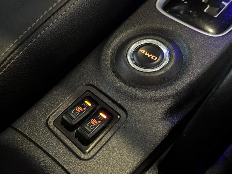 MITSUBISHI OUTLANDER 2.2 4X4 16V 2015/2016 GRIFFCAR MULTIMARCAS DOIS IRMÃOS / Carros no Vale