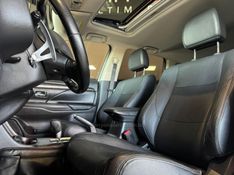 MITSUBISHI OUTLANDER 2.2 4X4 16V 2015/2016 GRIFFCAR MULTIMARCAS DOIS IRMÃOS / Carros no Vale