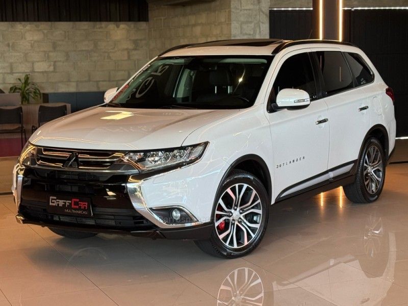 MITSUBISHI OUTLANDER 2.2 4X4 16V 2015/2016 GRIFFCAR MULTIMARCAS DOIS IRMÃOS / Carros no Vale