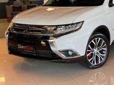 MITSUBISHI OUTLANDER 2.2 4X4 16V 2015/2016 GRIFFCAR MULTIMARCAS DOIS IRMÃOS / Carros no Vale