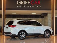 MITSUBISHI OUTLANDER 2.2 4X4 16V 2015/2016 GRIFFCAR MULTIMARCAS DOIS IRMÃOS / Carros no Vale