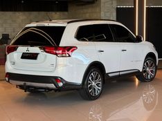 MITSUBISHI OUTLANDER 2.2 4X4 16V 2015/2016 GRIFFCAR MULTIMARCAS DOIS IRMÃOS / Carros no Vale
