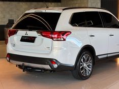 MITSUBISHI OUTLANDER 2.2 4X4 16V 2015/2016 GRIFFCAR MULTIMARCAS DOIS IRMÃOS / Carros no Vale