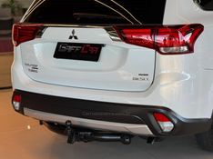 MITSUBISHI OUTLANDER 2.2 4X4 16V 2015/2016 GRIFFCAR MULTIMARCAS DOIS IRMÃOS / Carros no Vale