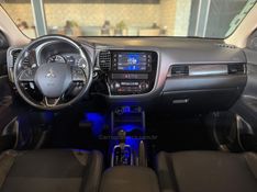 MITSUBISHI OUTLANDER 2.2 4X4 16V 2015/2016 GRIFFCAR MULTIMARCAS DOIS IRMÃOS / Carros no Vale