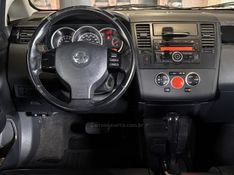 NISSAN TIIDA 1.8 SL 16V 2010/2011 GRIFFCAR MULTIMARCAS DOIS IRMÃOS / Carros no Vale