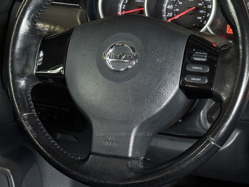 NISSAN TIIDA 1.8 SL 16V 2010/2011 GRIFFCAR MULTIMARCAS DOIS IRMÃOS / Carros no Vale NISSAN TIIDA 1.8 SL 16V 2010/2011 GRIFFCAR MULTIMARCAS DOIS IRMÃOS / Carros no Vale