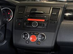 NISSAN TIIDA 1.8 SL 16V 2010/2011 GRIFFCAR MULTIMARCAS DOIS IRMÃOS / Carros no Vale