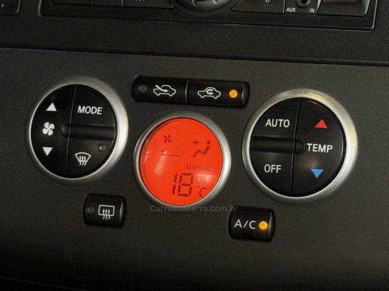 NISSAN TIIDA 1.8 SL 16V 2010/2011 GRIFFCAR MULTIMARCAS DOIS IRMÃOS / Carros no Vale NISSAN TIIDA 1.8 SL 16V 2010/2011 GRIFFCAR MULTIMARCAS DOIS IRMÃOS / Carros no Vale