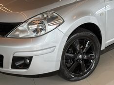 NISSAN TIIDA 1.8 SL 16V 2010/2011 GRIFFCAR MULTIMARCAS DOIS IRMÃOS / Carros no Vale