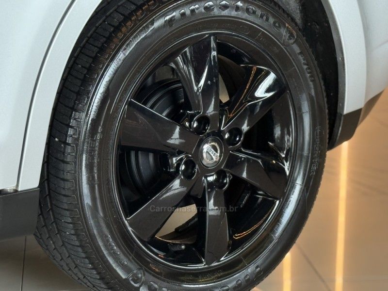 NISSAN TIIDA 1.8 SL 16V 2010/2011 GRIFFCAR MULTIMARCAS DOIS IRMÃOS / Carros no Vale NISSAN TIIDA 1.8 SL 16V 2010/2011 GRIFFCAR MULTIMARCAS DOIS IRMÃOS / Carros no Vale