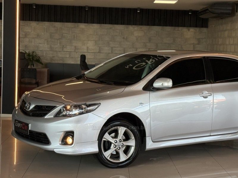 TOYOTA COROLLA 2.0 XRS 16V 2012/2013 GRIFFCAR MULTIMARCAS DOIS IRMÃOS / Carros no Vale