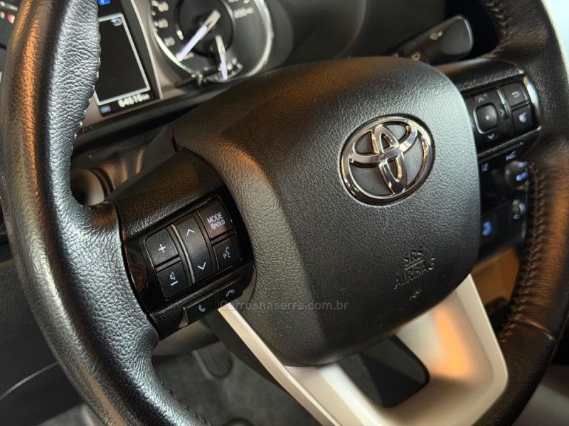 TOYOTA HILUX 2.8 SRX 4X4 CD 16V 2022/2023 GRIFFCAR MULTIMARCAS DOIS IRMÃOS / Carros no Vale