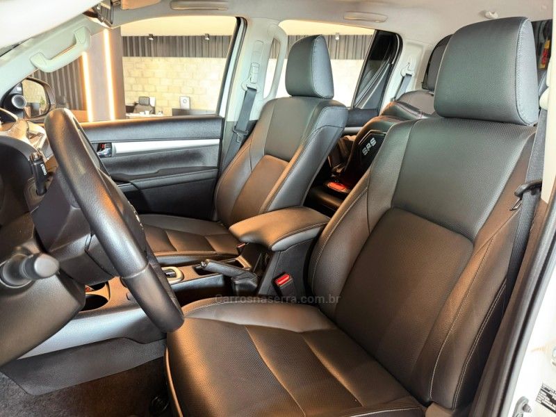 TOYOTA HILUX 2.8 SRX 4X4 CD 16V 2022/2023 GRIFFCAR MULTIMARCAS DOIS IRMÃOS / Carros no Vale