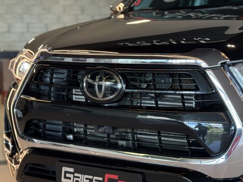 TOYOTA HILUX 2.8 SRX PLUS 4X4 CD TURBO 2024/2024 GRIFFCAR MULTIMARCAS DOIS IRMÃOS / Carros no Vale