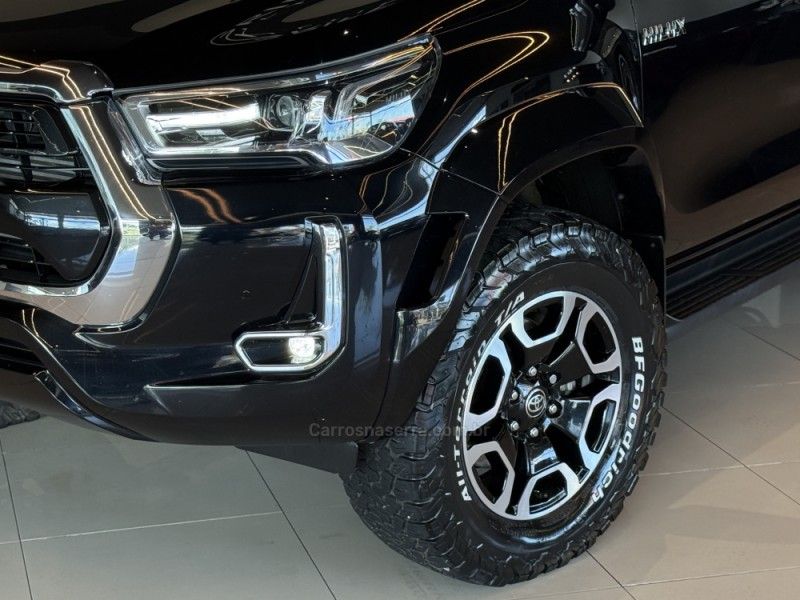 TOYOTA HILUX 2.8 SRX PLUS 4X4 CD TURBO 2024/2024 GRIFFCAR MULTIMARCAS DOIS IRMÃOS / Carros no Vale