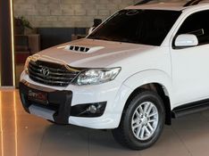 TOYOTA HILUX SW4 3.0 SRV 4X4 16V TURBO INTERCOOLER 2013/2013 GRIFFCAR MULTIMARCAS DOIS IRMÃOS / Carros no Vale