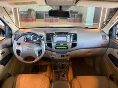 TOYOTA HILUX SW4 3.0 SRV 4X4 16V TURBO INTERCOOLER 2013/2013 GRIFFCAR MULTIMARCAS DOIS IRMÃOS / Carros no Vale