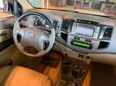 TOYOTA HILUX SW4 3.0 SRV 4X4 16V TURBO INTERCOOLER 2013/2013 GRIFFCAR MULTIMARCAS DOIS IRMÃOS / Carros no Vale