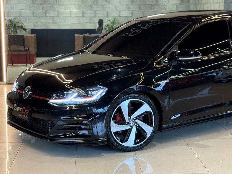VOLKSWAGEN GOLF 2.0 TSI 350 GTI 16V 230CV TURBO AUTOMATIZADO 2019/2019 GRIFFCAR MULTIMARCAS DOIS IRMÃOS / Carros no Vale VOLKSWAGEN GOLF 2.0 TSI 350 GTI 16V 230CV TURBO AUTOMATIZADO 2019/2019 GRIFFCAR MULTIMARCAS DOIS IRMÃOS / Carros no Vale
