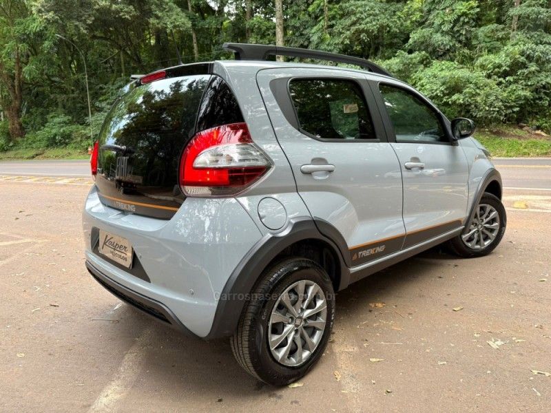 FIAT MOBI 1.0 TREKKING 8V 2022/2023 KASPER VEÍCULOS DOIS IRMÃOS / Carros no Vale