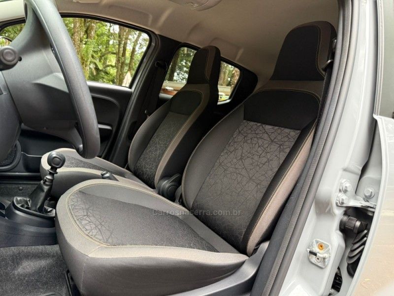 FIAT MOBI 1.0 TREKKING 8V 2022/2023 KASPER VEÍCULOS DOIS IRMÃOS / Carros no Vale