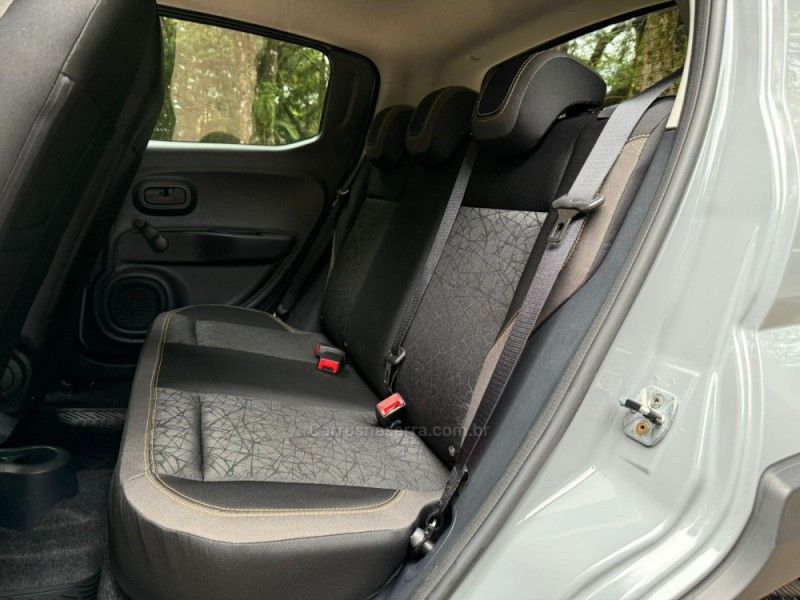 FIAT MOBI 1.0 TREKKING 8V 2022/2023 KASPER VEÍCULOS DOIS IRMÃOS / Carros no Vale