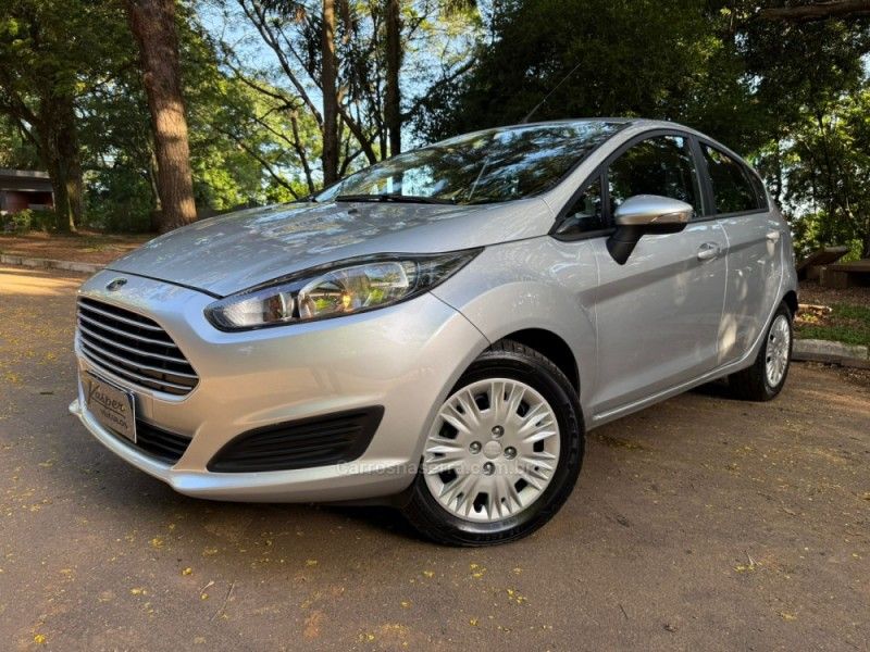 FORD FIESTA 1.6 SE HATCH 16V 2017/2017 KASPER VEÍCULOS DOIS IRMÃOS / Carros no Vale