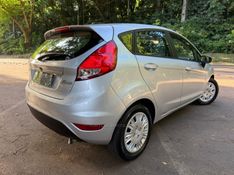 FORD FIESTA 1.6 SE HATCH 16V 2017/2017 KASPER VEÍCULOS DOIS IRMÃOS / Carros no Vale
