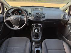FORD FIESTA 1.6 SE HATCH 16V 2017/2017 KASPER VEÍCULOS DOIS IRMÃOS / Carros no Vale