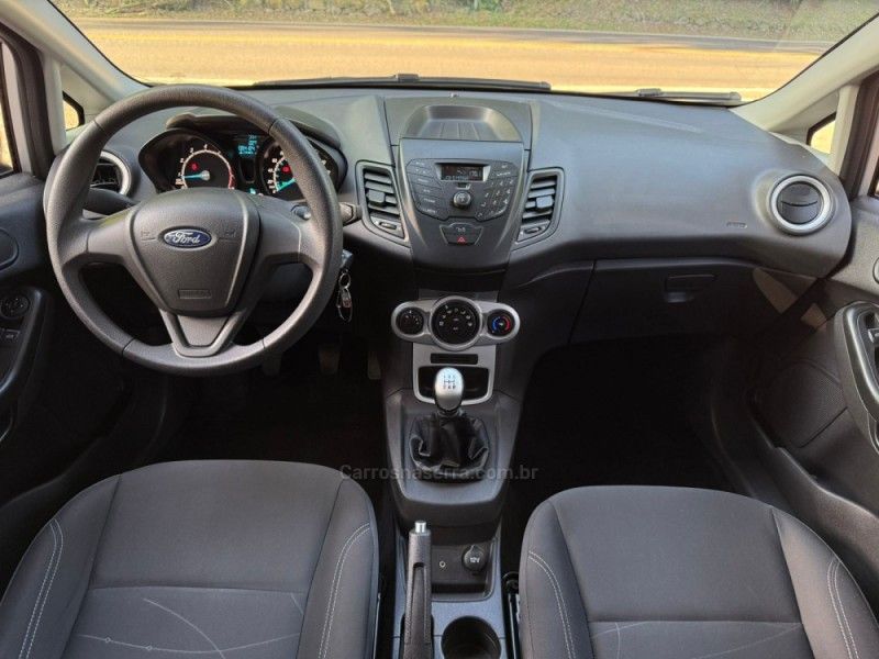 FORD FIESTA 1.6 SE HATCH 16V 2017/2017 KASPER VEÍCULOS DOIS IRMÃOS / Carros no Vale