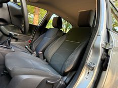 FORD FIESTA 1.6 SE HATCH 16V 2017/2017 KASPER VEÍCULOS DOIS IRMÃOS / Carros no Vale