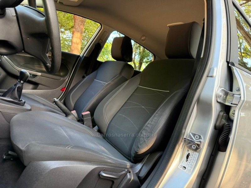 FORD FIESTA 1.6 SE HATCH 16V 2017/2017 KASPER VEÍCULOS DOIS IRMÃOS / Carros no Vale