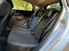 FORD FIESTA 1.6 SE HATCH 16V 2017/2017 KASPER VEÍCULOS DOIS IRMÃOS / Carros no Vale