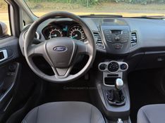 FORD FIESTA 1.6 SE HATCH 16V 2017/2017 KASPER VEÍCULOS DOIS IRMÃOS / Carros no Vale