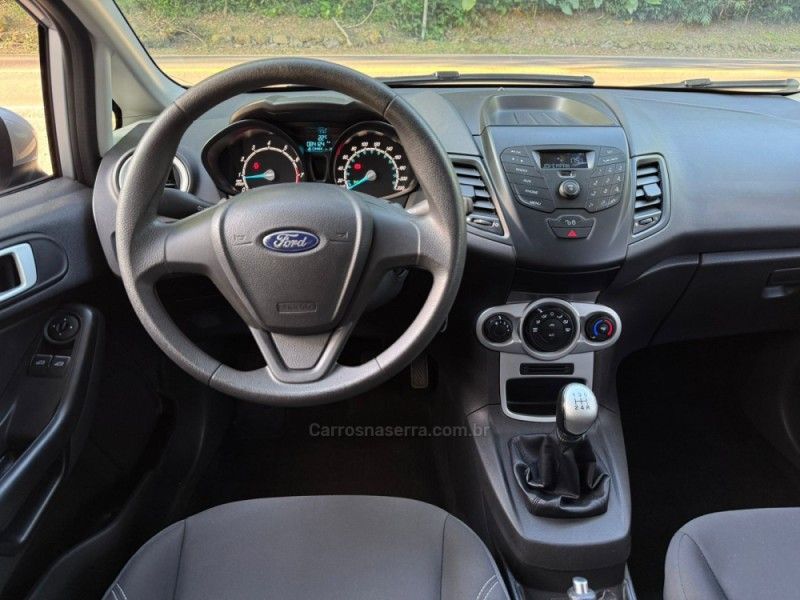 FORD FIESTA 1.6 SE HATCH 16V 2017/2017 KASPER VEÍCULOS DOIS IRMÃOS / Carros no Vale