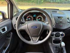 FORD FIESTA 1.6 SE HATCH 16V 2017/2017 KASPER VEÍCULOS DOIS IRMÃOS / Carros no Vale