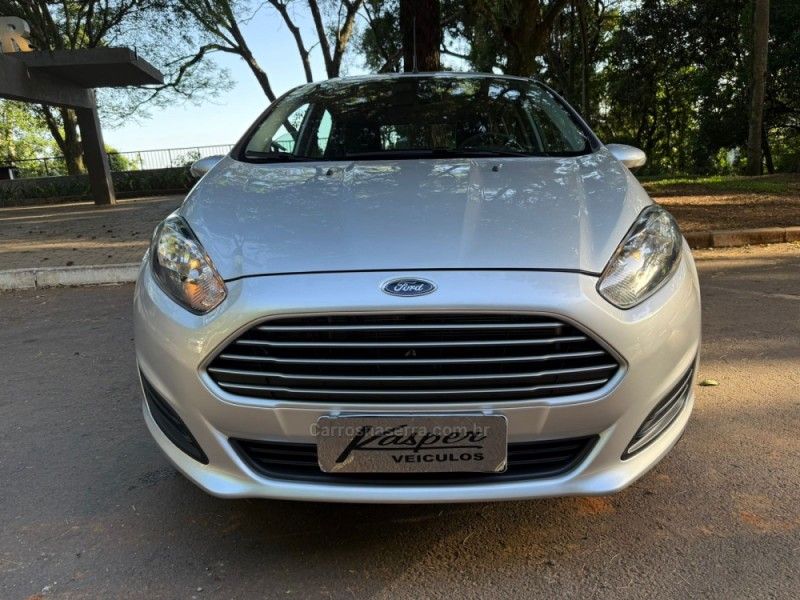 FORD FIESTA 1.6 SE HATCH 16V 2017/2017 KASPER VEÍCULOS DOIS IRMÃOS / Carros no Vale