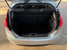 FORD FIESTA 1.6 SE HATCH 16V 2017/2017 KASPER VEÍCULOS DOIS IRMÃOS / Carros no Vale