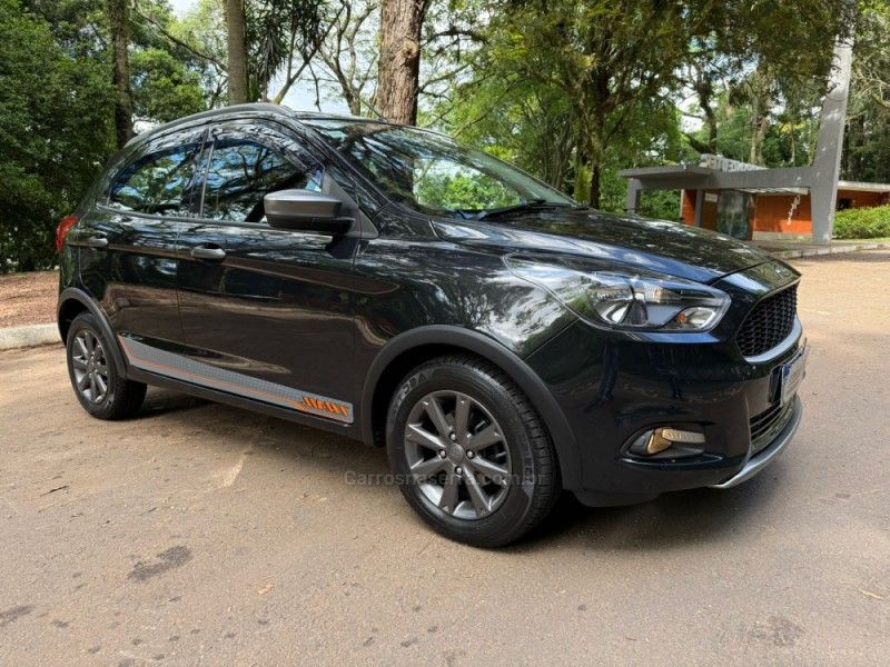 FORD KA 1.0 TRAIL 12V 2018/2018 KASPER VEÍCULOS DOIS IRMÃOS / Carros no Vale
