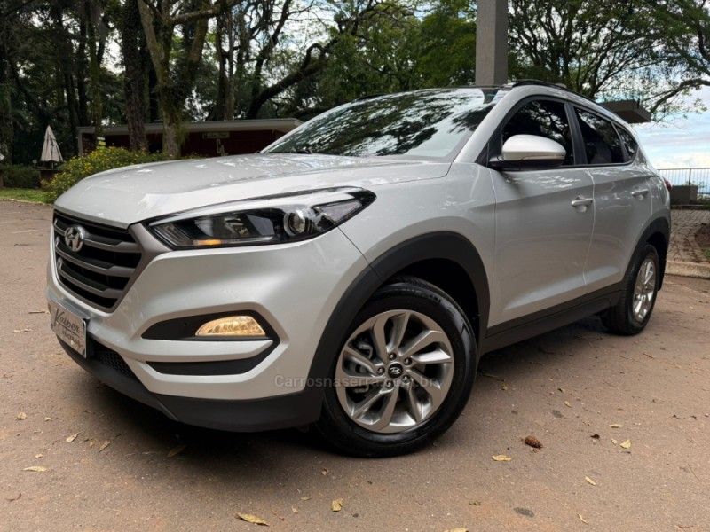 HYUNDAI TUCSON 1.6 GLS TURBO 2017/2018 KASPER VEÍCULOS DOIS IRMÃOS / Carros no Vale