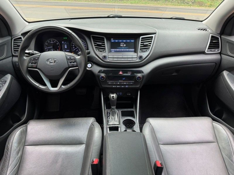 HYUNDAI TUCSON 1.6 GLS TURBO 2017/2018 KASPER VEÍCULOS DOIS IRMÃOS / Carros no Vale