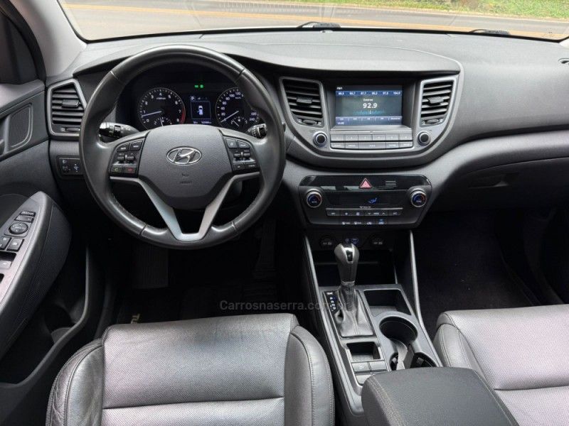 HYUNDAI TUCSON 1.6 GLS TURBO 2017/2018 KASPER VEÍCULOS DOIS IRMÃOS / Carros no Vale