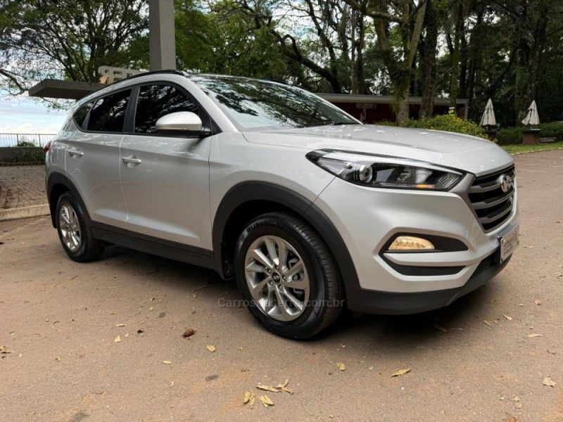 HYUNDAI TUCSON 1.6 GLS TURBO 2017/2018 KASPER VEÍCULOS DOIS IRMÃOS / Carros no Vale