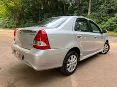 TOYOTA ETIOS 1.5 XLS SEDAN 16V 2017/2018 KASPER VEÍCULOS DOIS IRMÃOS / Carros no Vale